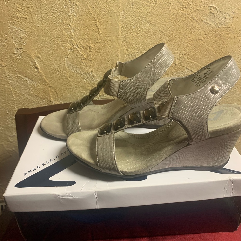 Ann Klein wedged sandals